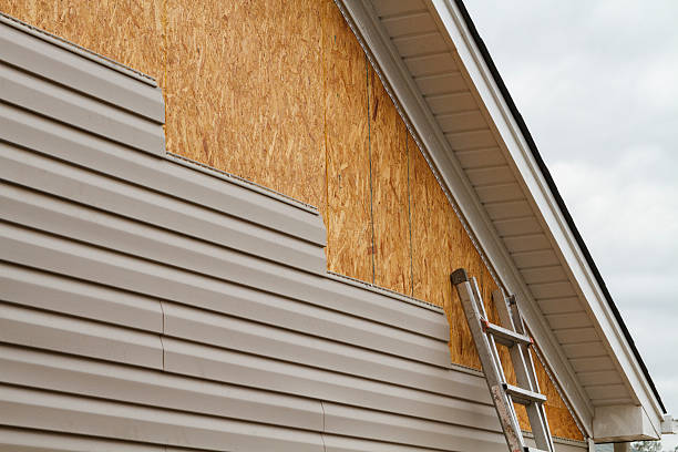Professional Siding Replacement technician working in Bloomingdale, NJ